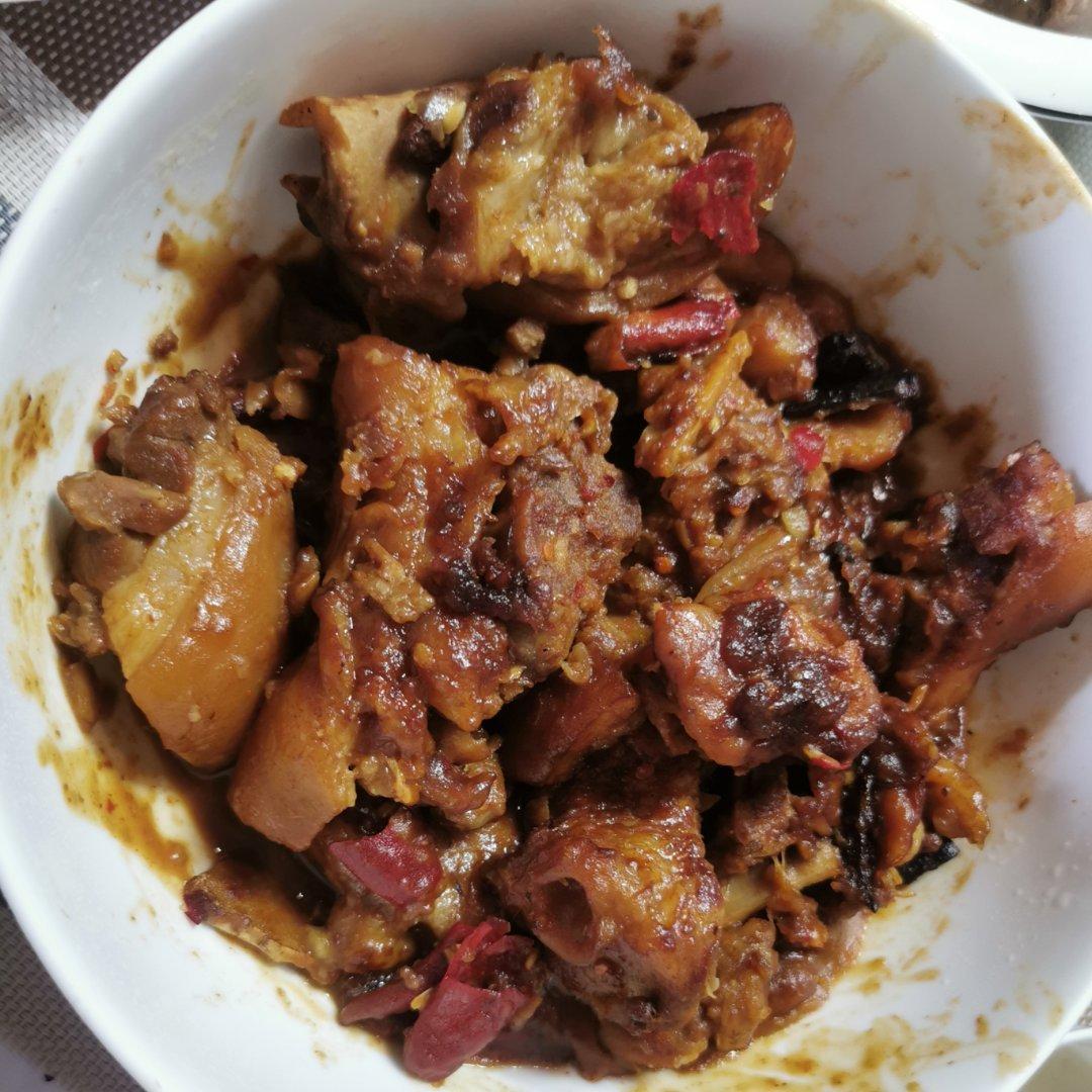 流口水的黄豆炖猪蹄