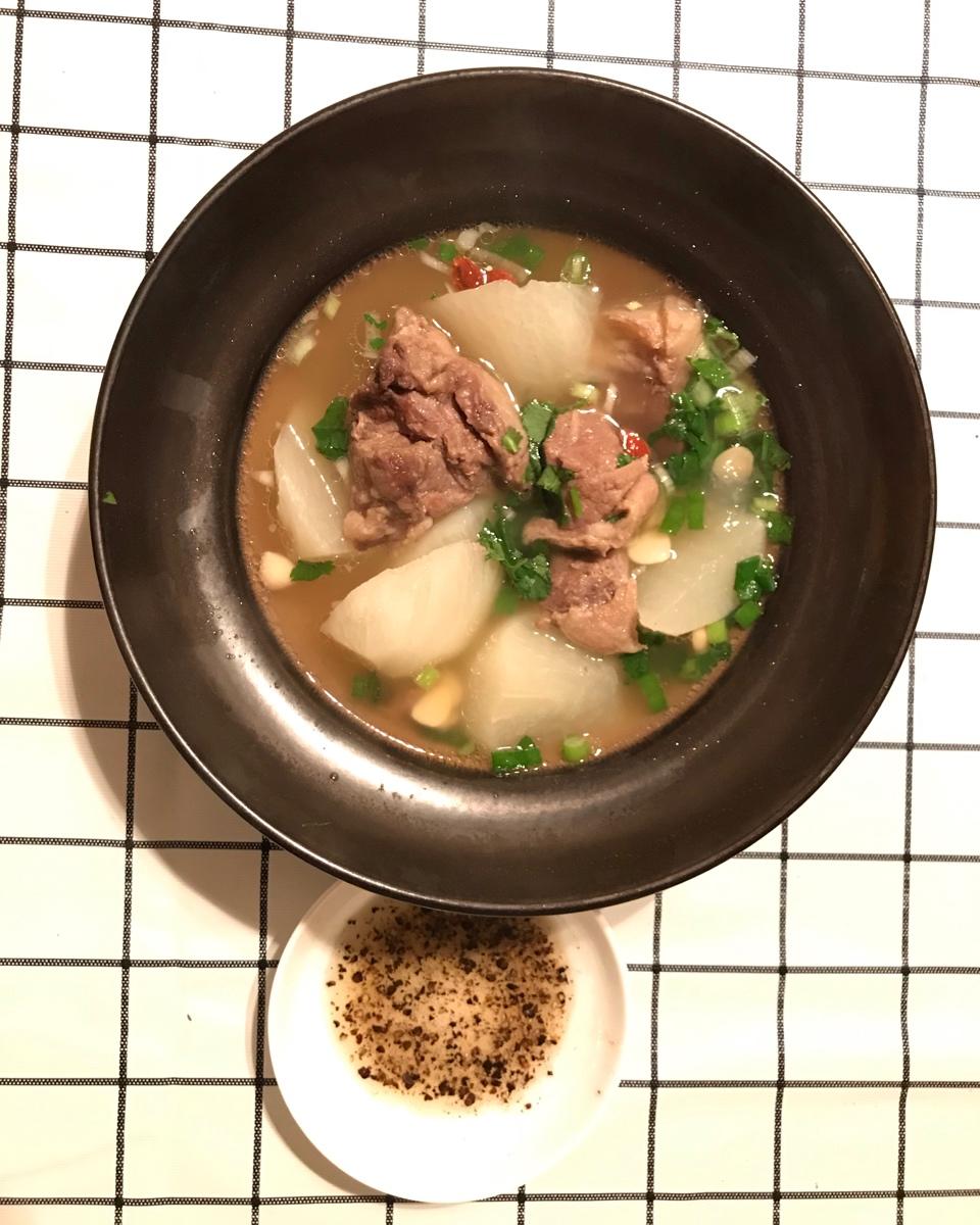 大口吃肉