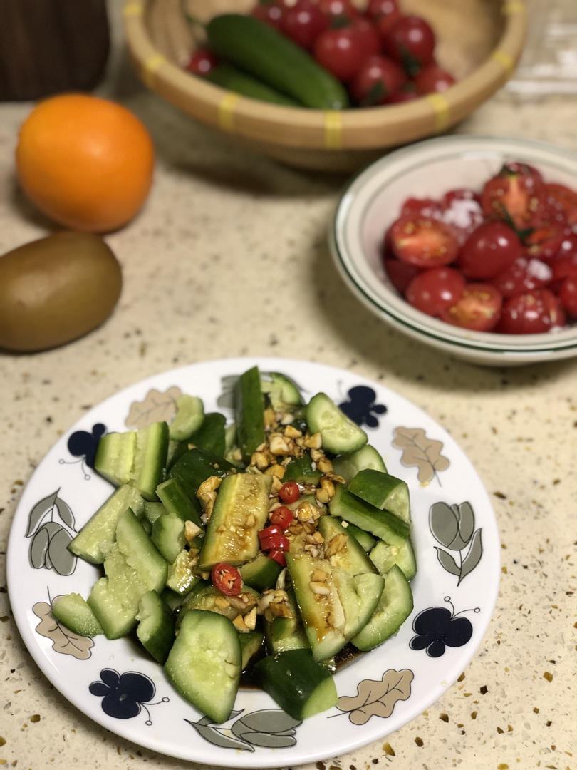 荆芥拌刀拍黄瓜