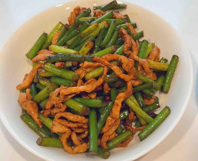 隔夜蒜苔炒肉的做法