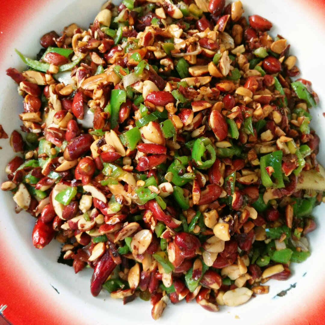 青椒炒花生碎