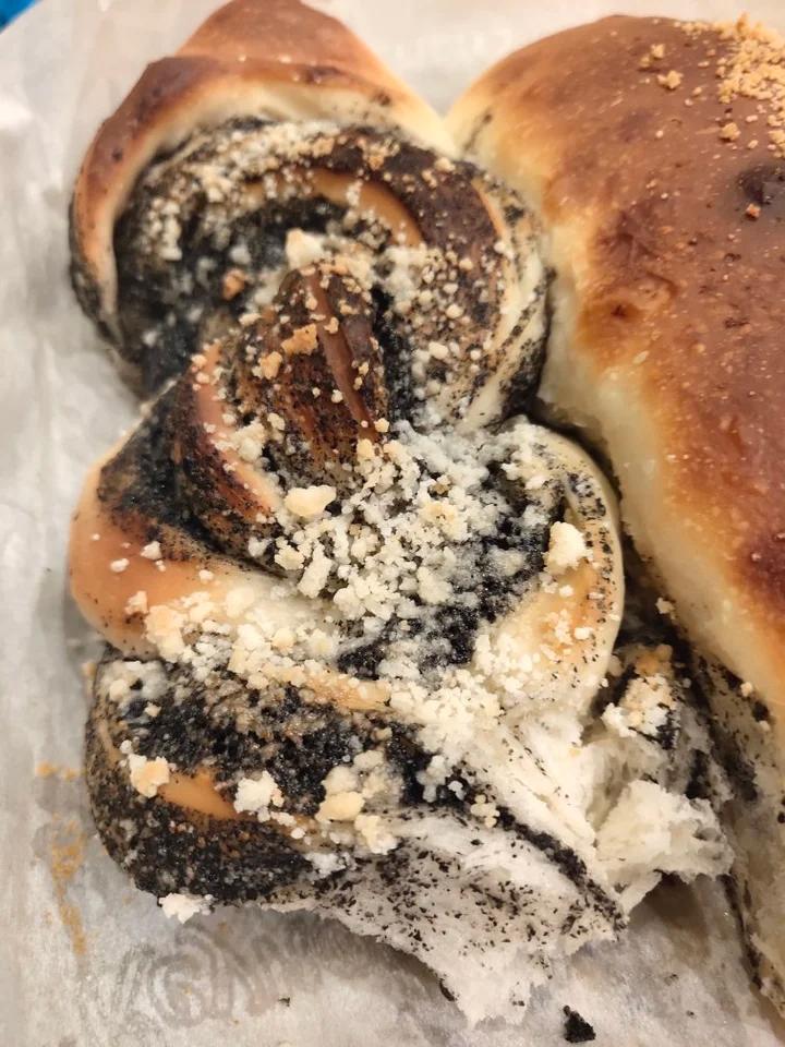 料多多系列--黑芝麻奶酥小吐司