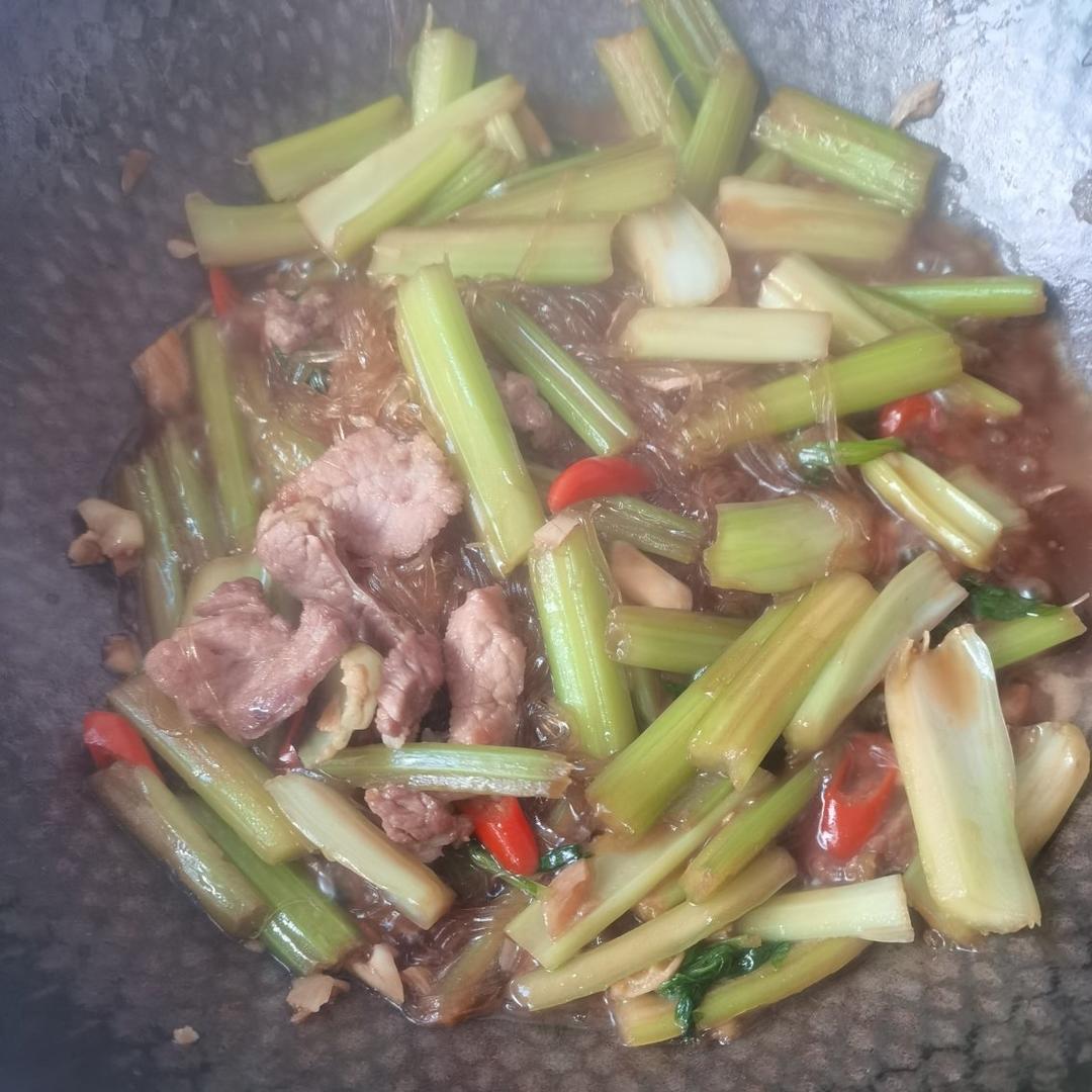 芹菜炒粉