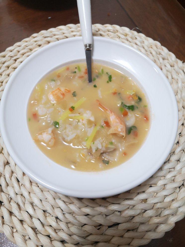 电饭煲版鲜虾鲍鱼“潮粥荟”