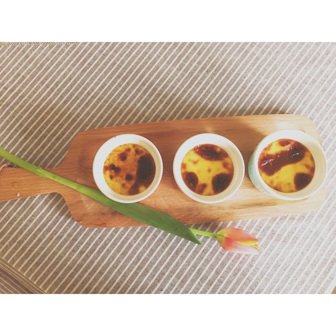 CRÈME BRÛLÉE 法式烤布蕾（焦糖布丁）