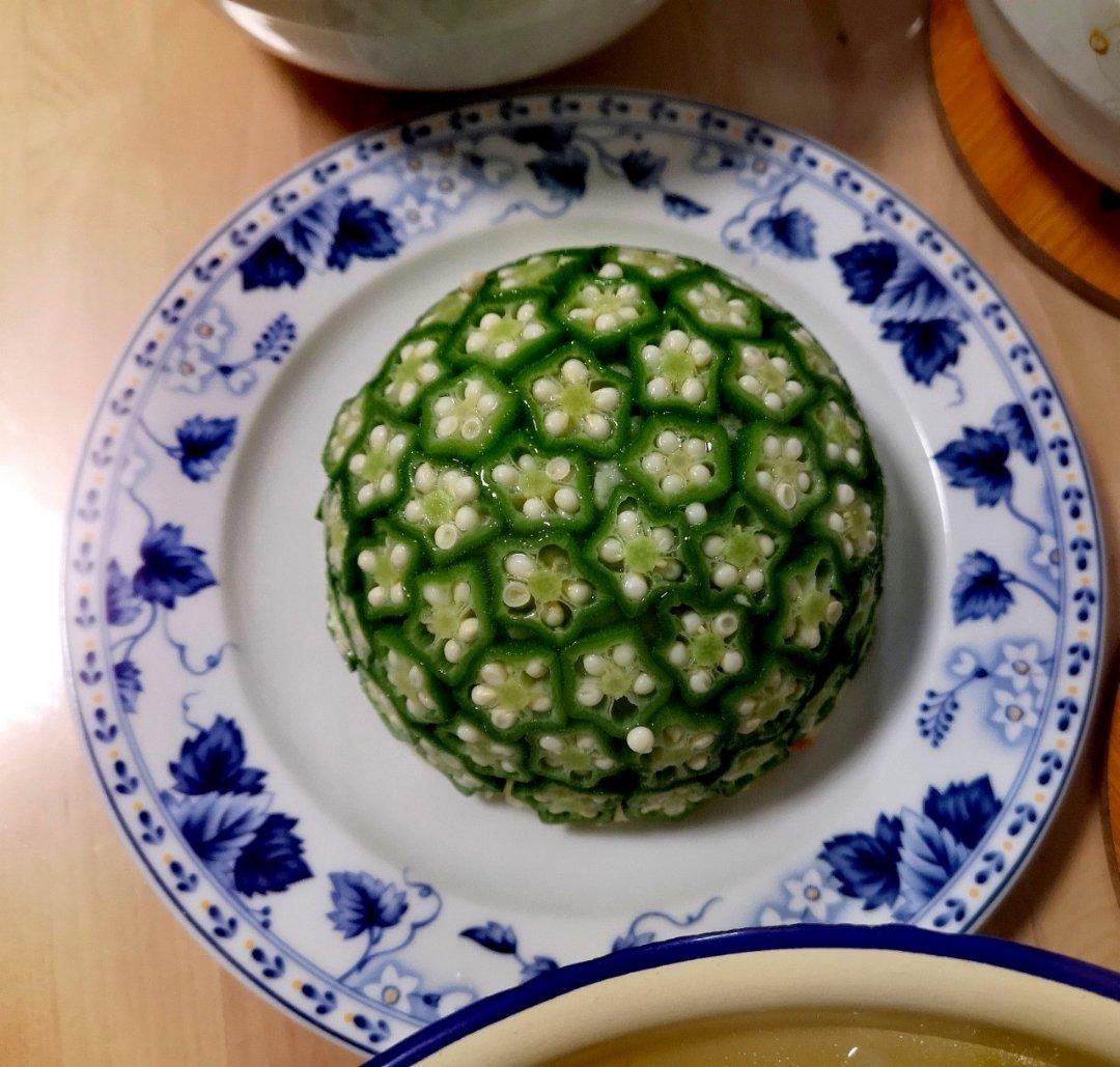 这绝对是秋葵颜值最高的做法，好看又好吃，端上桌最先光盘