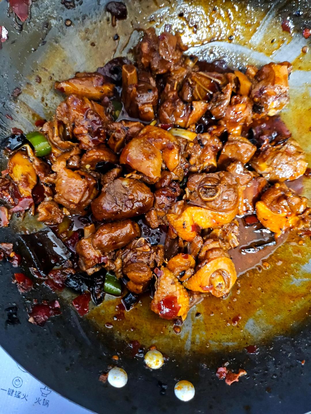 传统正宗的啤酒鸭配方和做法，鲜嫩香浓，只需炒千万不要焯水