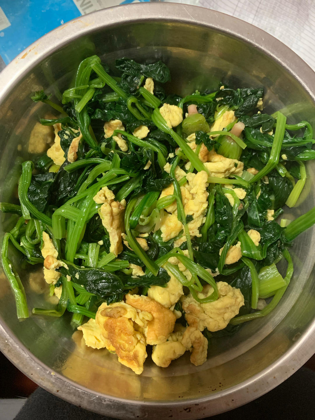 可缓解用眼疲劳的鸡蛋炒菠菜来啦