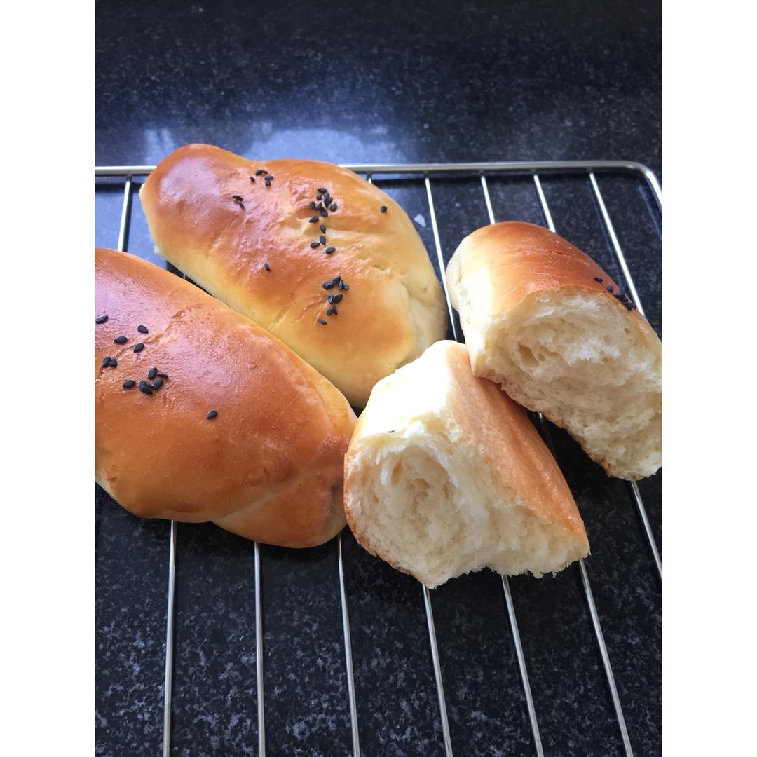 大人小孩都爱不释口的【蜂蜜牛奶小餐包】