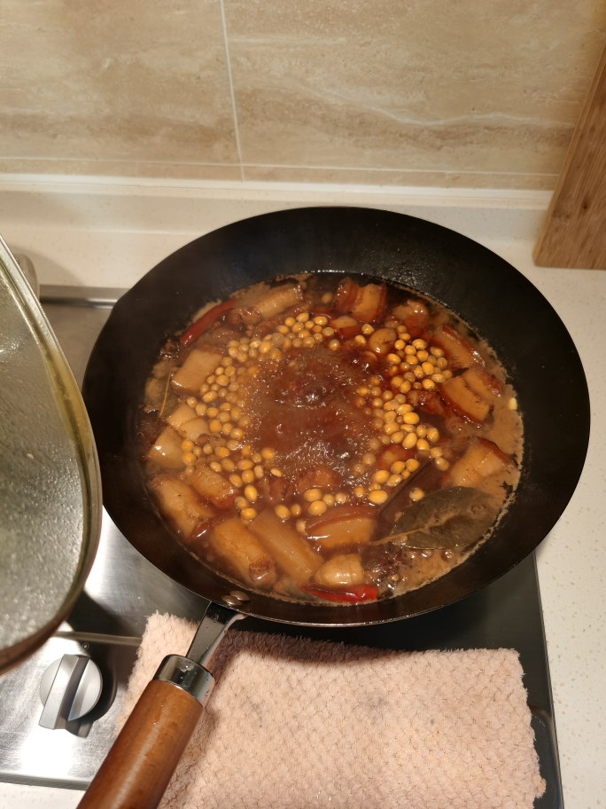 黄豆红烧肉的做法 步骤1