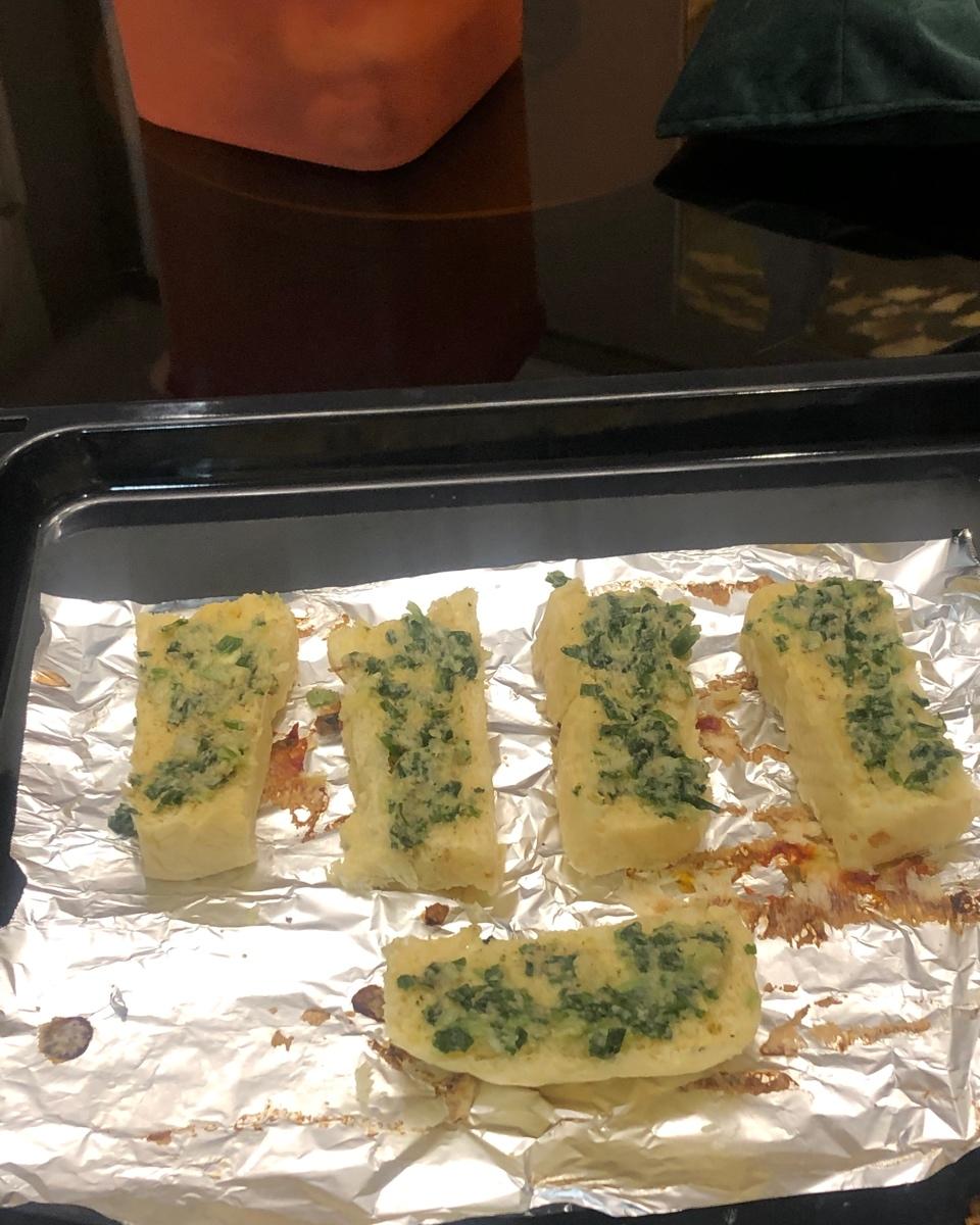 黄油蒜蓉烤土司