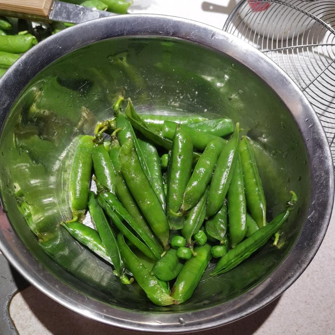 一口春天：水煮豌豆荚