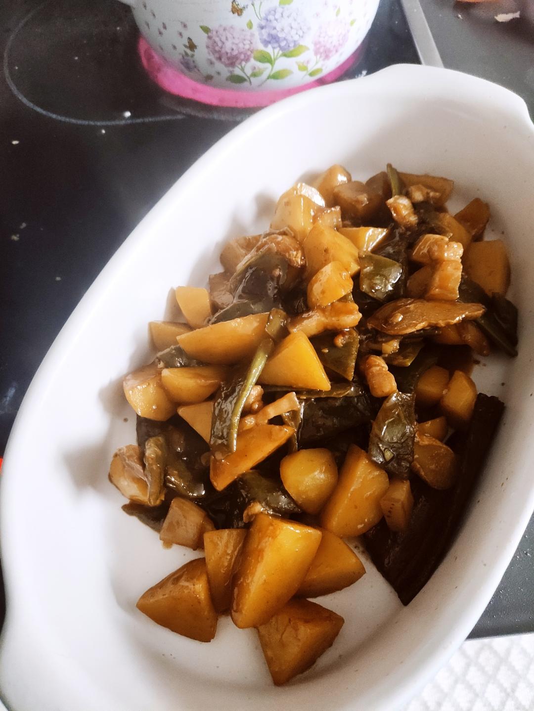 绝对正宗的东北土豆豆角炖五花肉