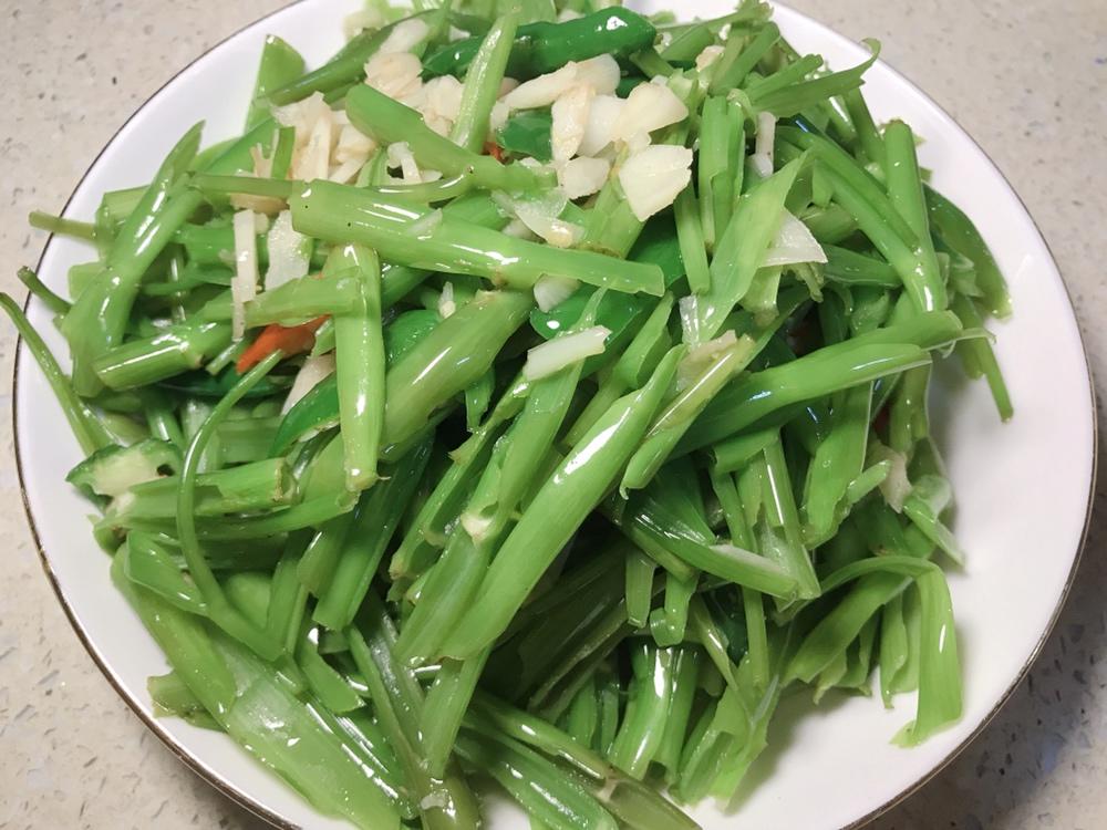 空心菜梗炒辣椒 通菜杆炒肉里面含三种做法