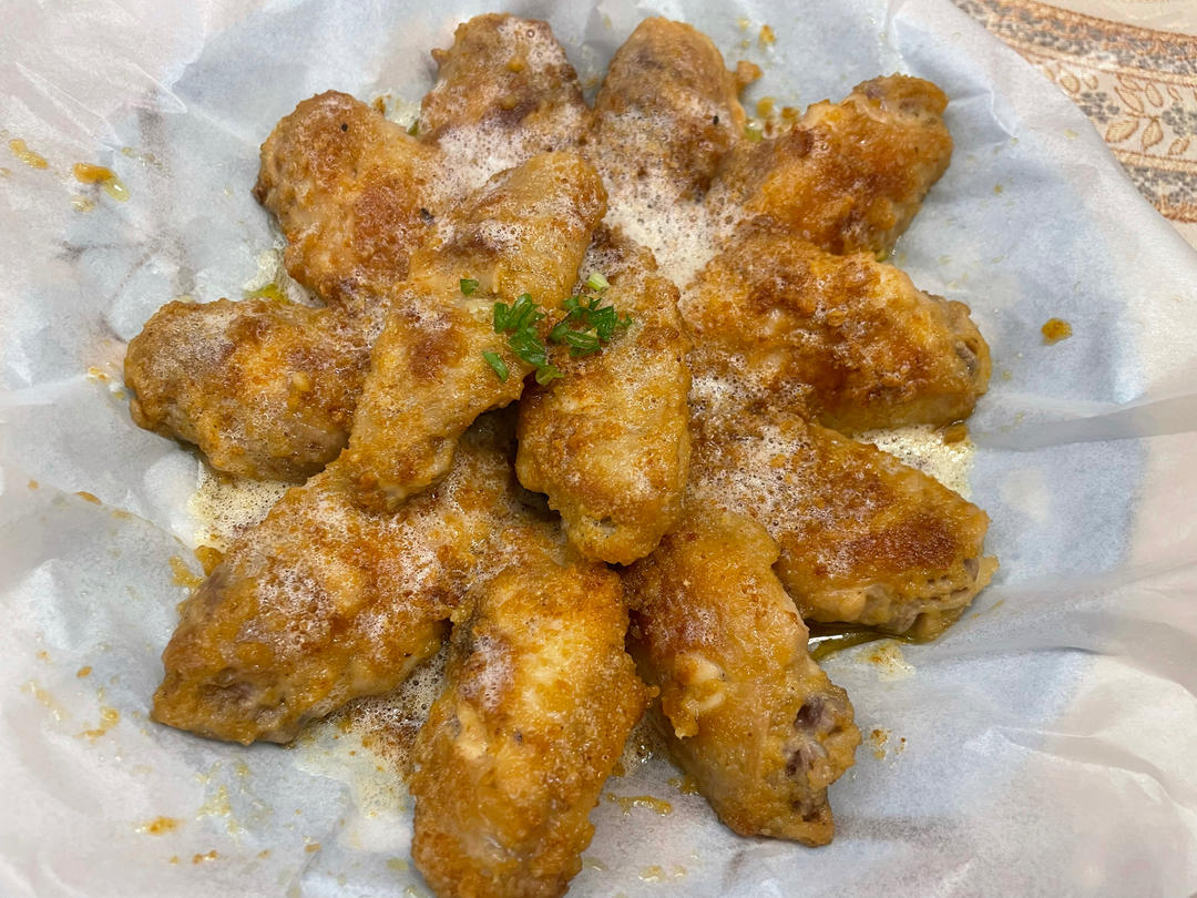 好吃到舔手指的咸蛋黄鸡翅