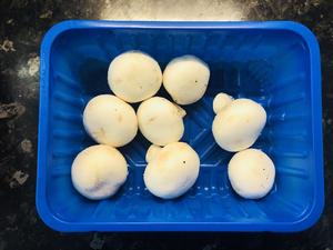 奶油培根蘑菇意面的做法 步骤1