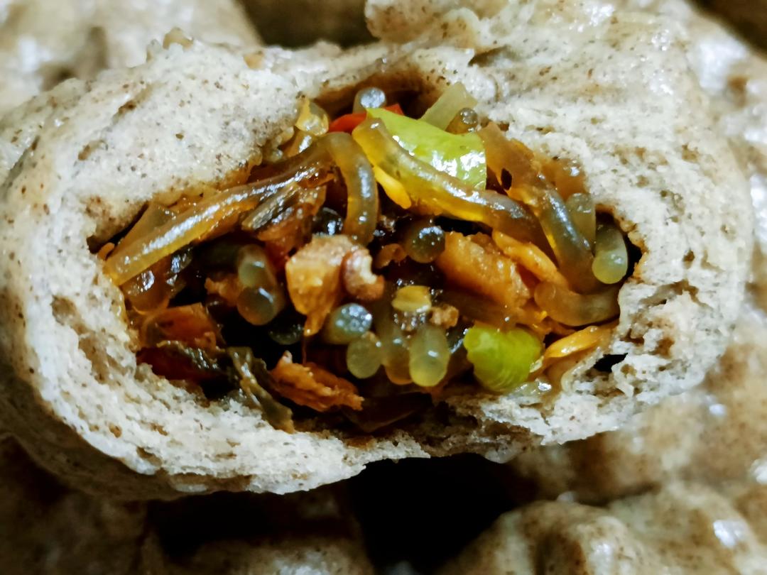 贼好吃的荞麦面外婆菜粉条包的做法