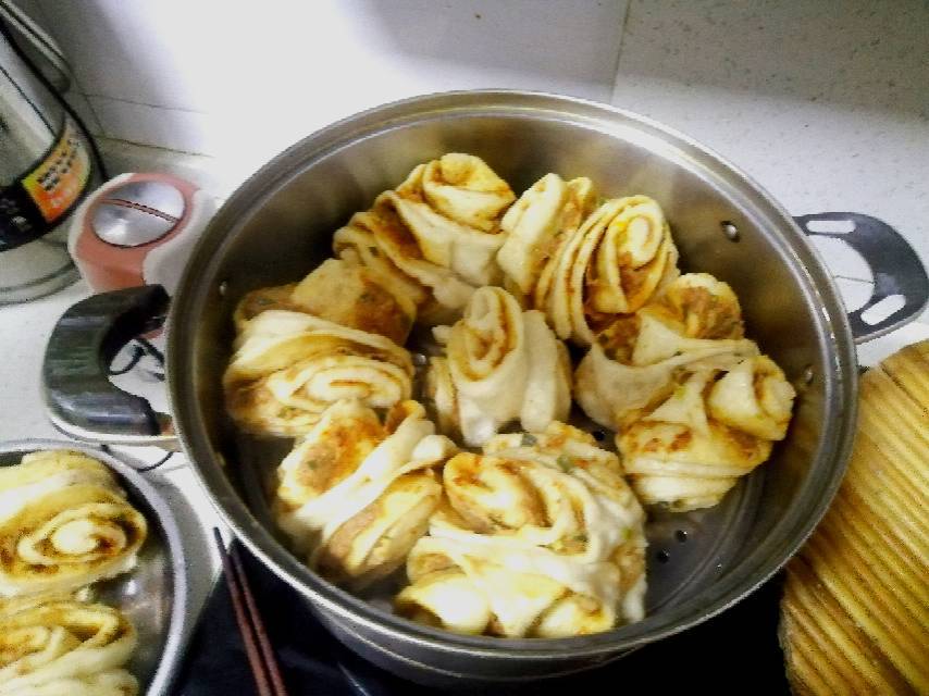 【葱花肉卷】