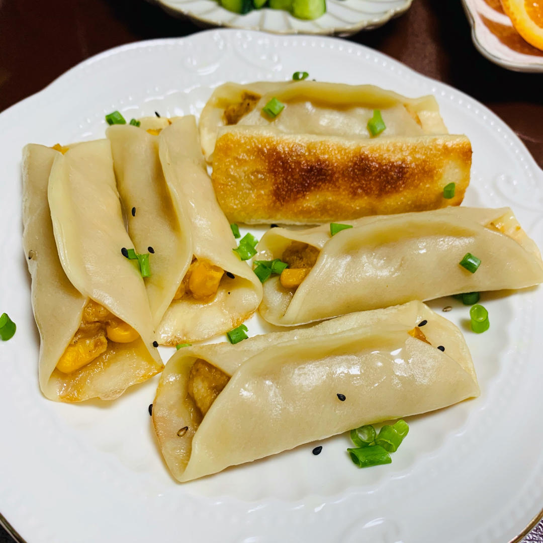 脆底玉米鸡肉锅贴