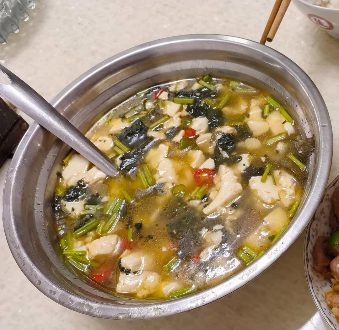 湖南的紫苏青椒鲫鱼汤（加煎蛋）