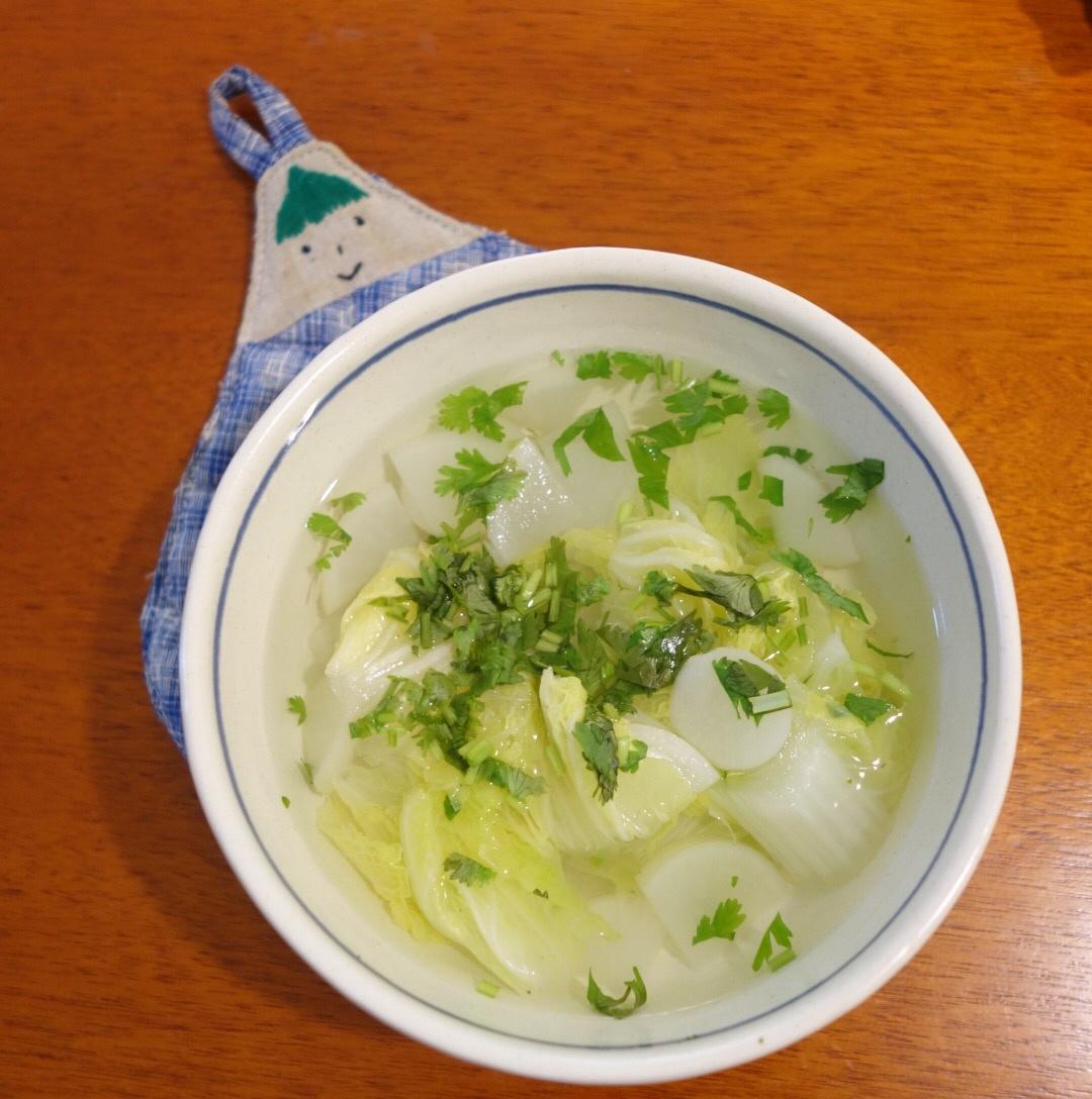 wuli参酱做的白萝卜白菜汤