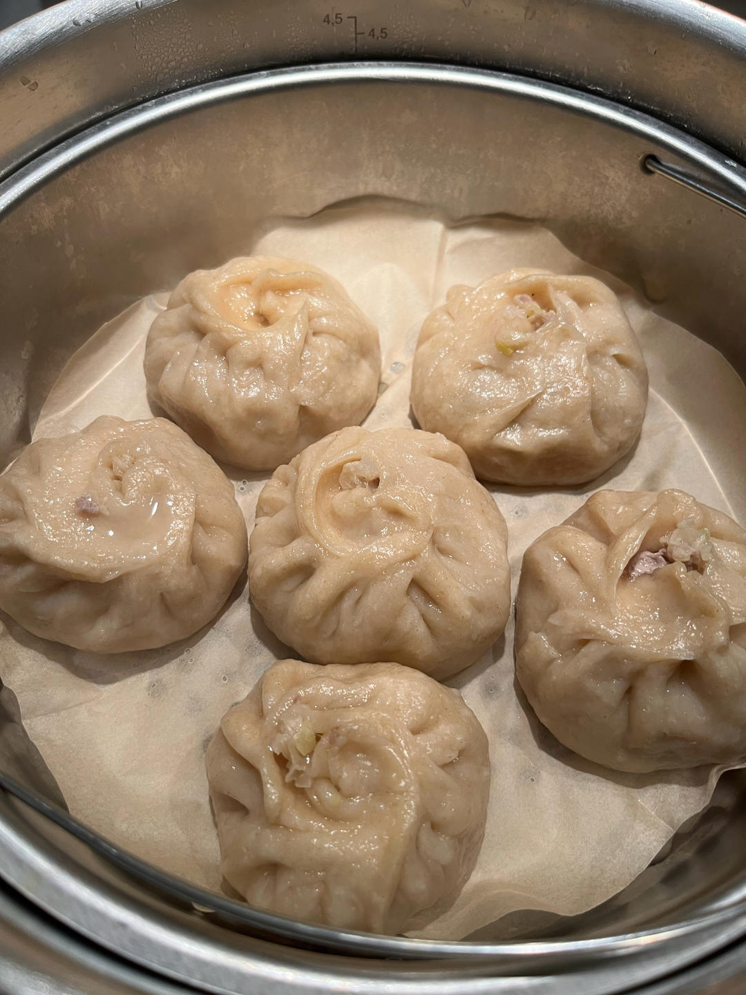 烫面小笼包