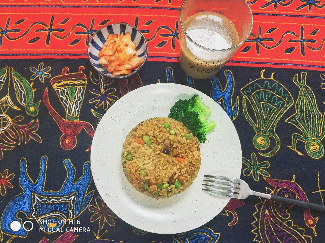 豌豆腊肉糯米饭