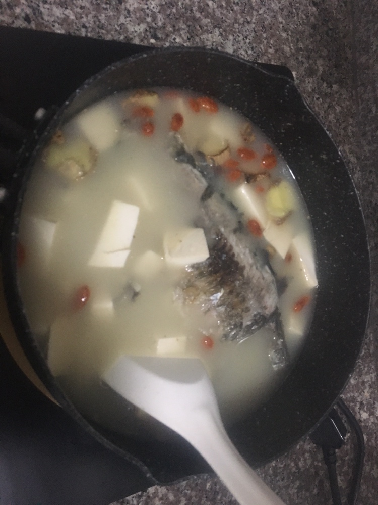 golden carp soup/crucian carp soup的做法