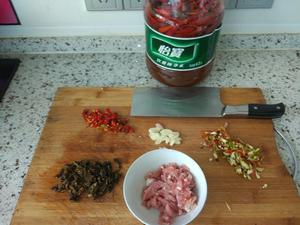 酸菜肉片面的做法 步骤1