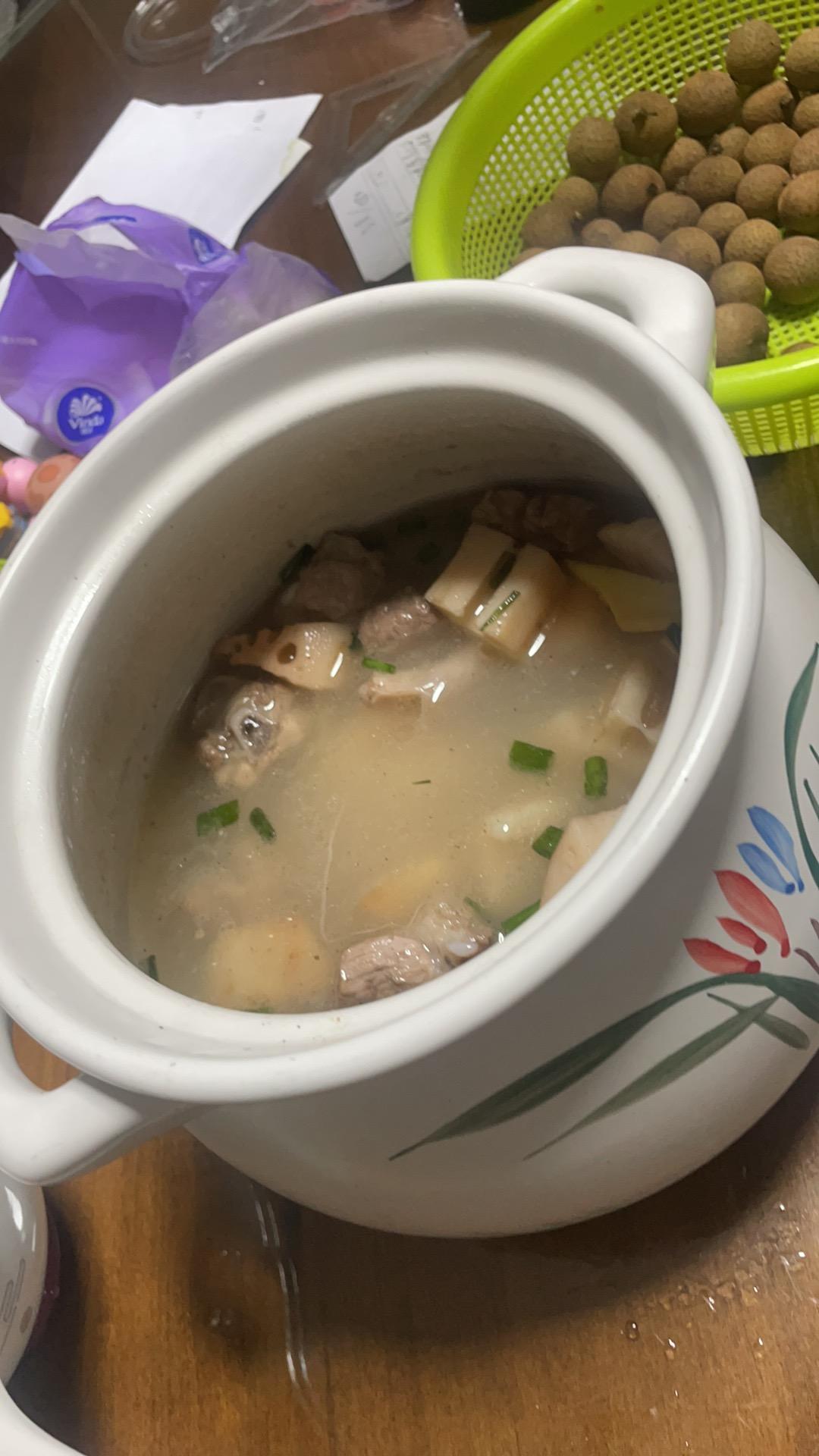 立秋排骨（瘦肉）莲藕汤7步做法