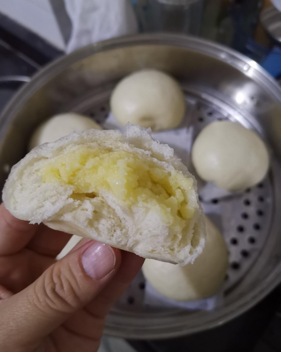 松软香甜的奶黄包，很快就可以搞定。