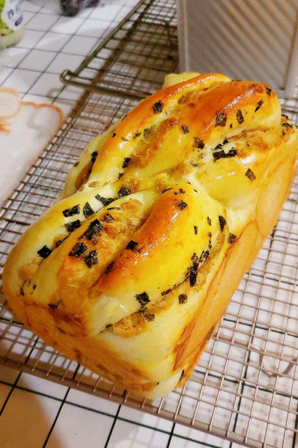 咴叽酱做的香葱肉松手撕吐司