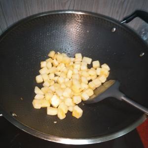 少油简易孜然土豆丁的做法 步骤5