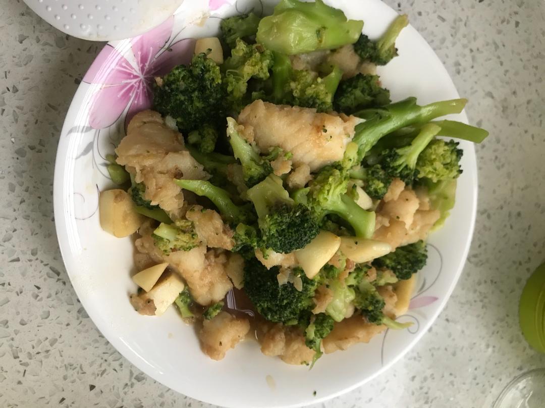 西兰花清炒龙利鱼丁