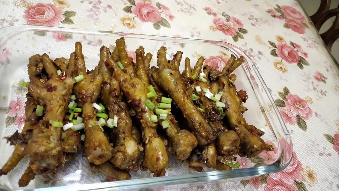 烤鸡爪和烤花菜