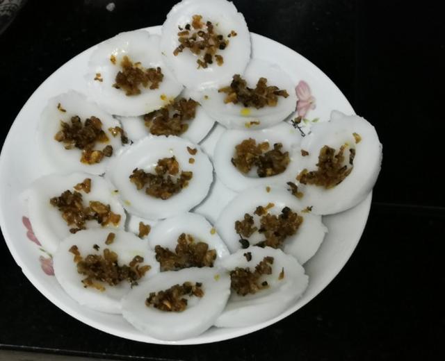 粘米粉和菜脯丁做潮州咸水果的做法