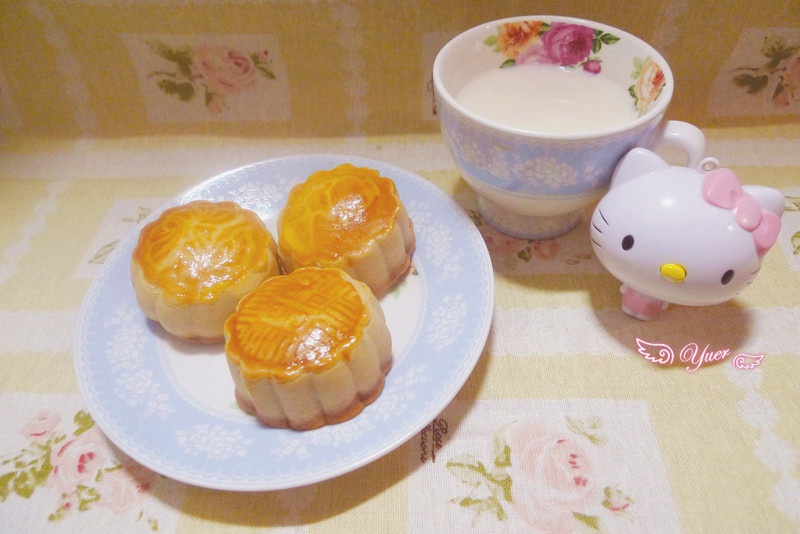 广式蛋黄莲蓉月饼