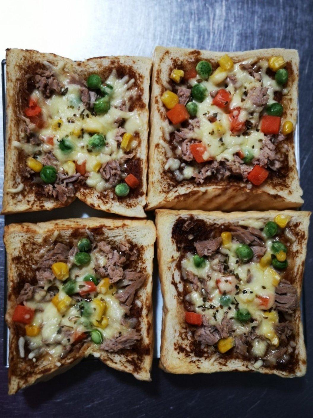 金枪鱼土司pizza