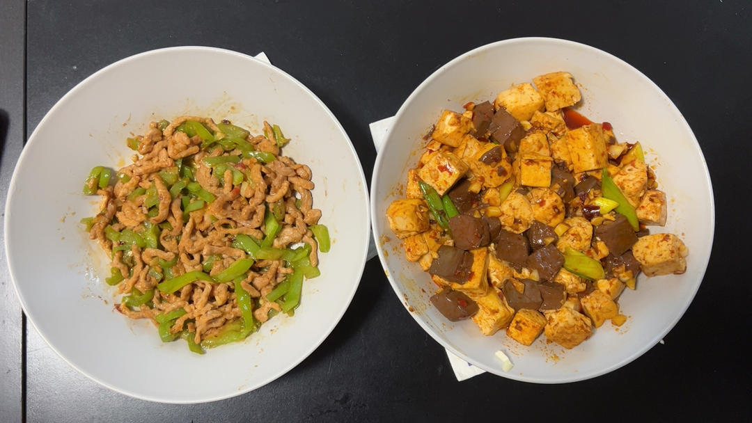 有了它可以吃下两碗米饭尖椒肉丝