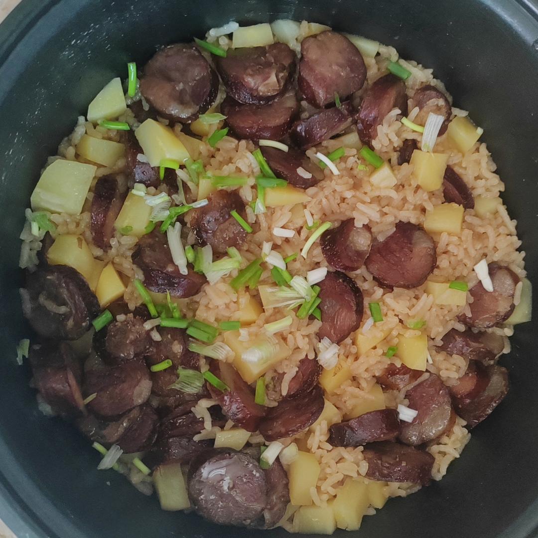 香绝了❗❗吃了还想吃的土豆腊肠焖饭❗❗
