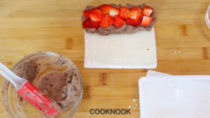 草莓红豆沙/香蕉巧克力雪媚娘卷的做法 步骤6