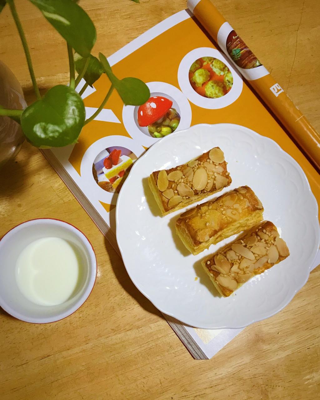 千层杏仁酥条