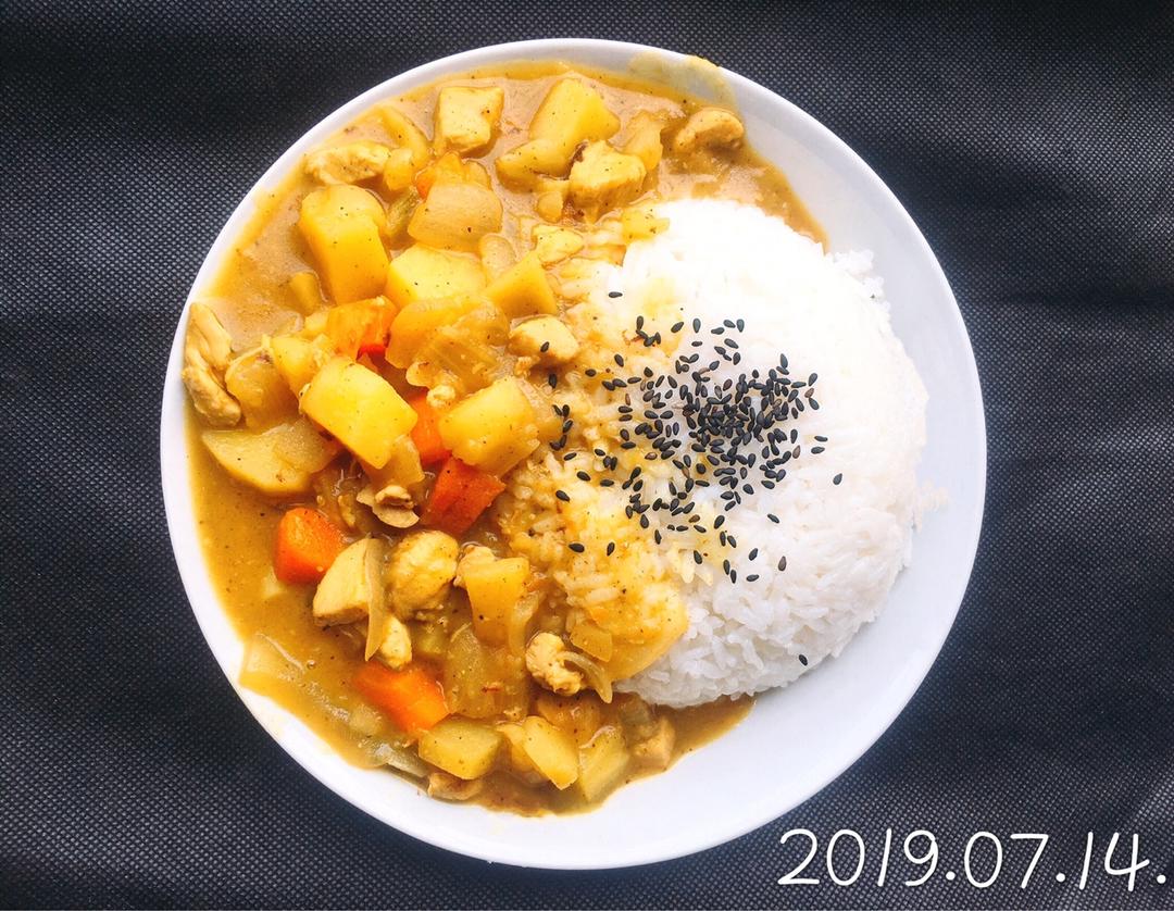 咖喱鸡块饭（百梦多咖喱超级简单版）