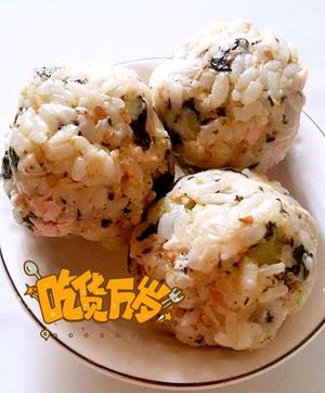 金枪鱼肉松海苔饭团的做法 步骤4