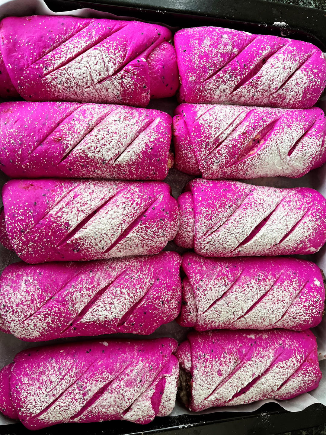 现在火龙果像不要钱一样！趁便宜火龙果面包吧