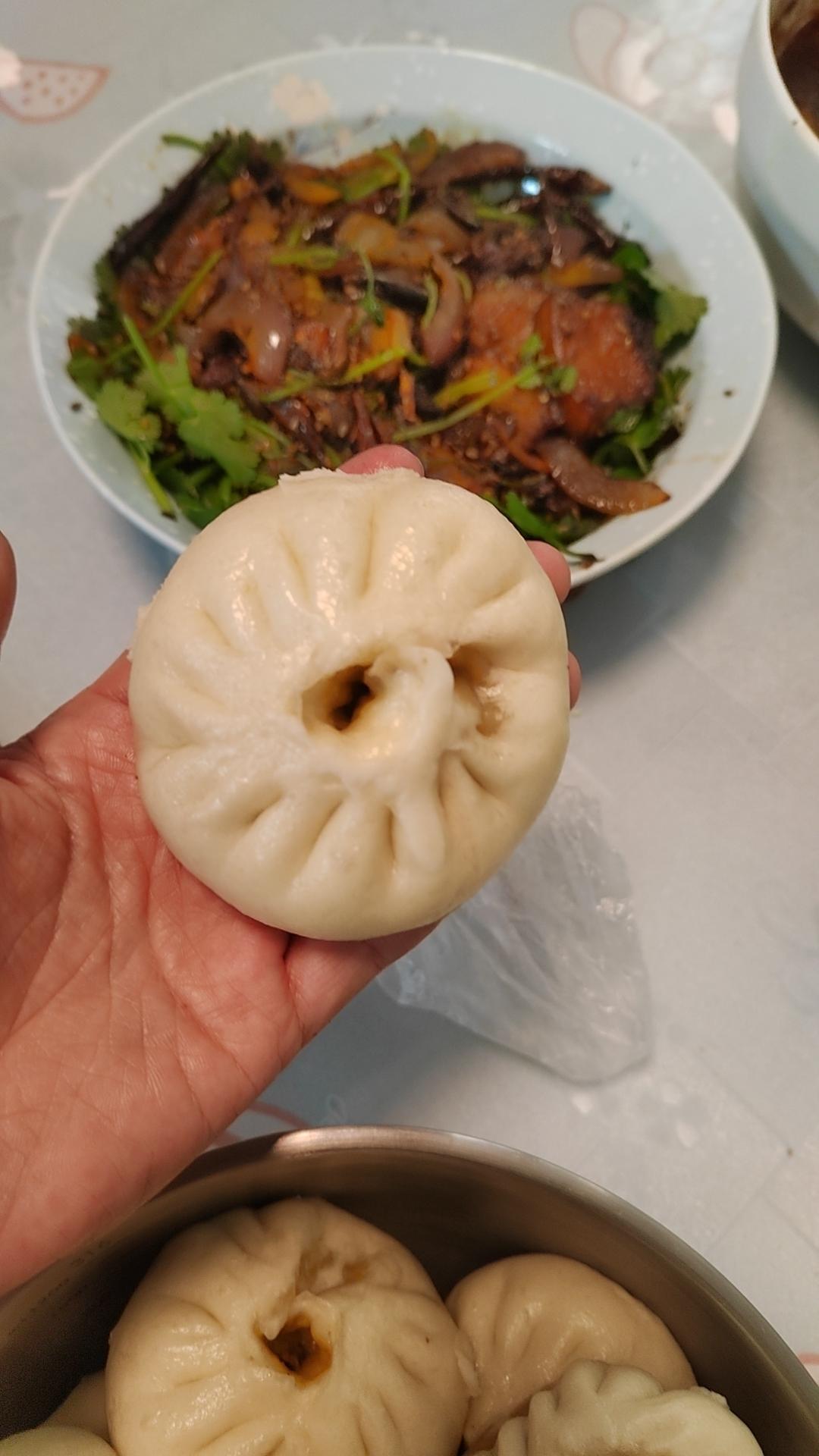 一口一个的鲜肉小笼包