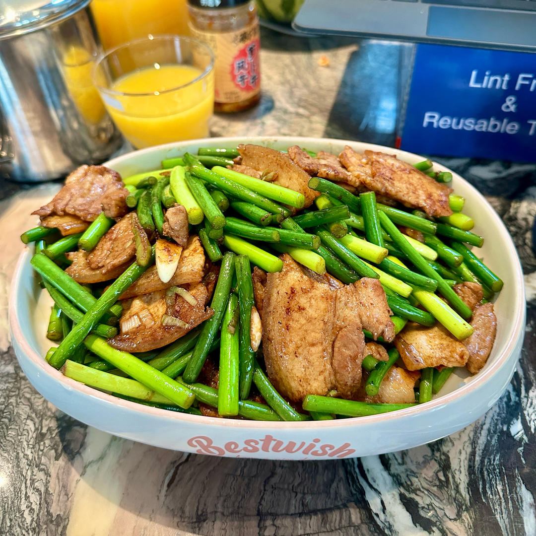 五花肉炒蒜苔 / 蒜薹炒肉