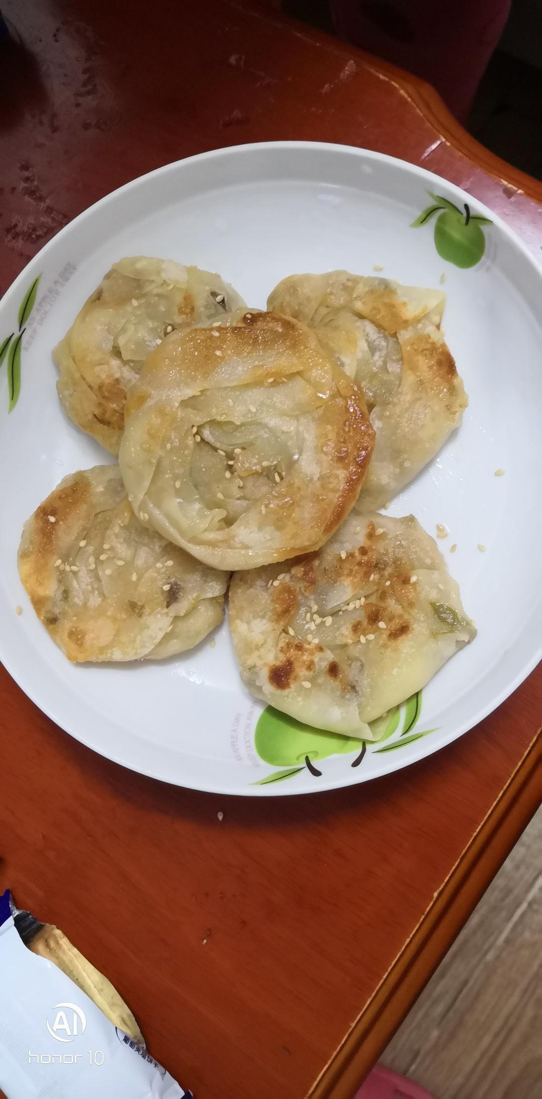 饺子皮做葱花小饼