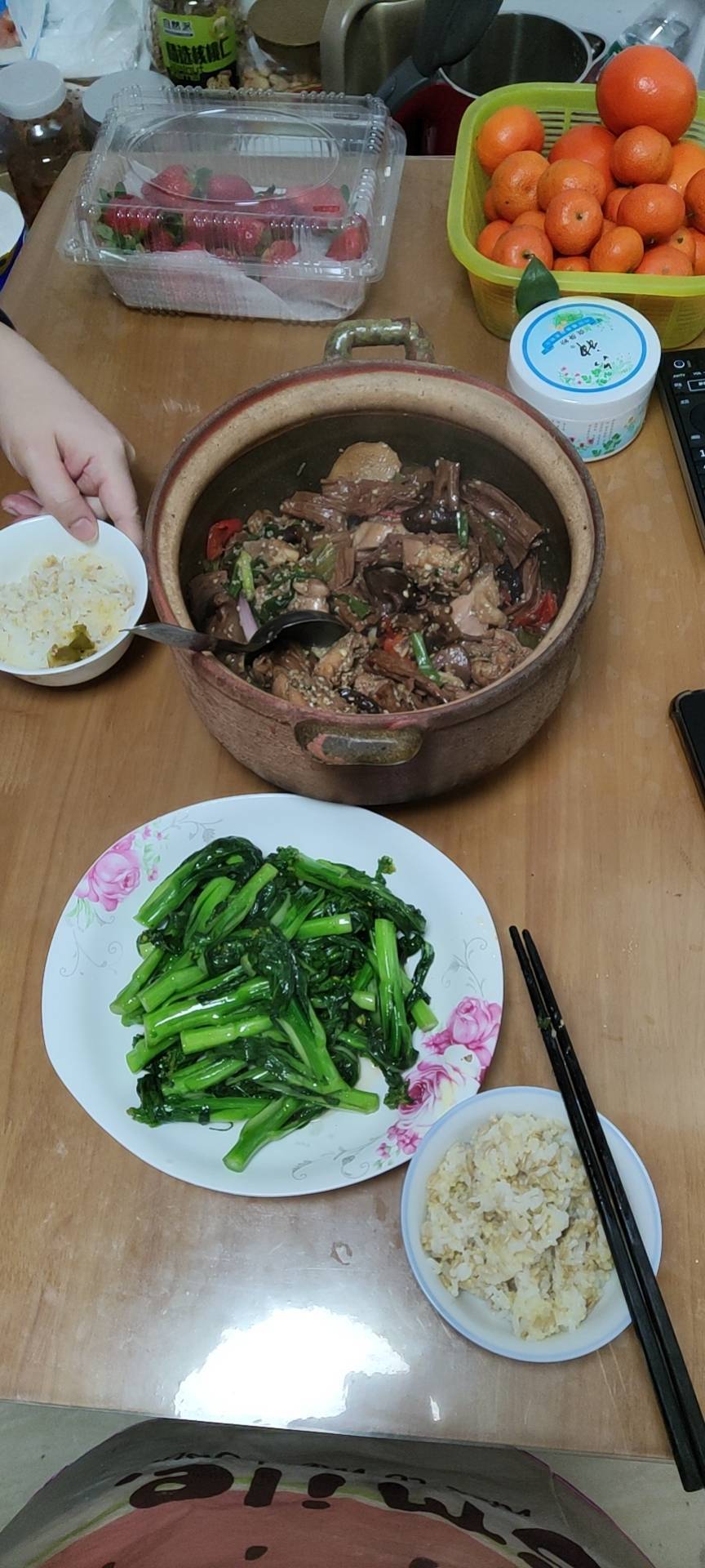 香菇腐竹鸡煲