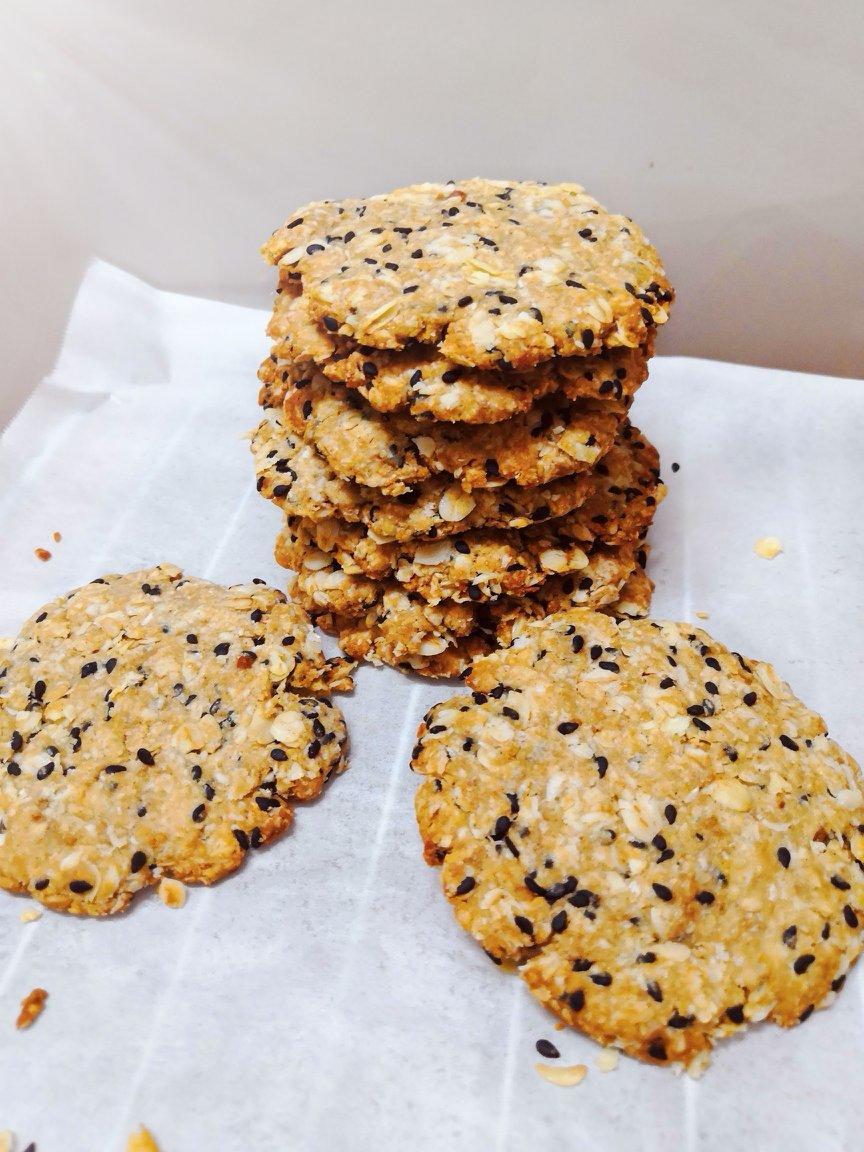 素食:有机燕麦芝麻大饼干